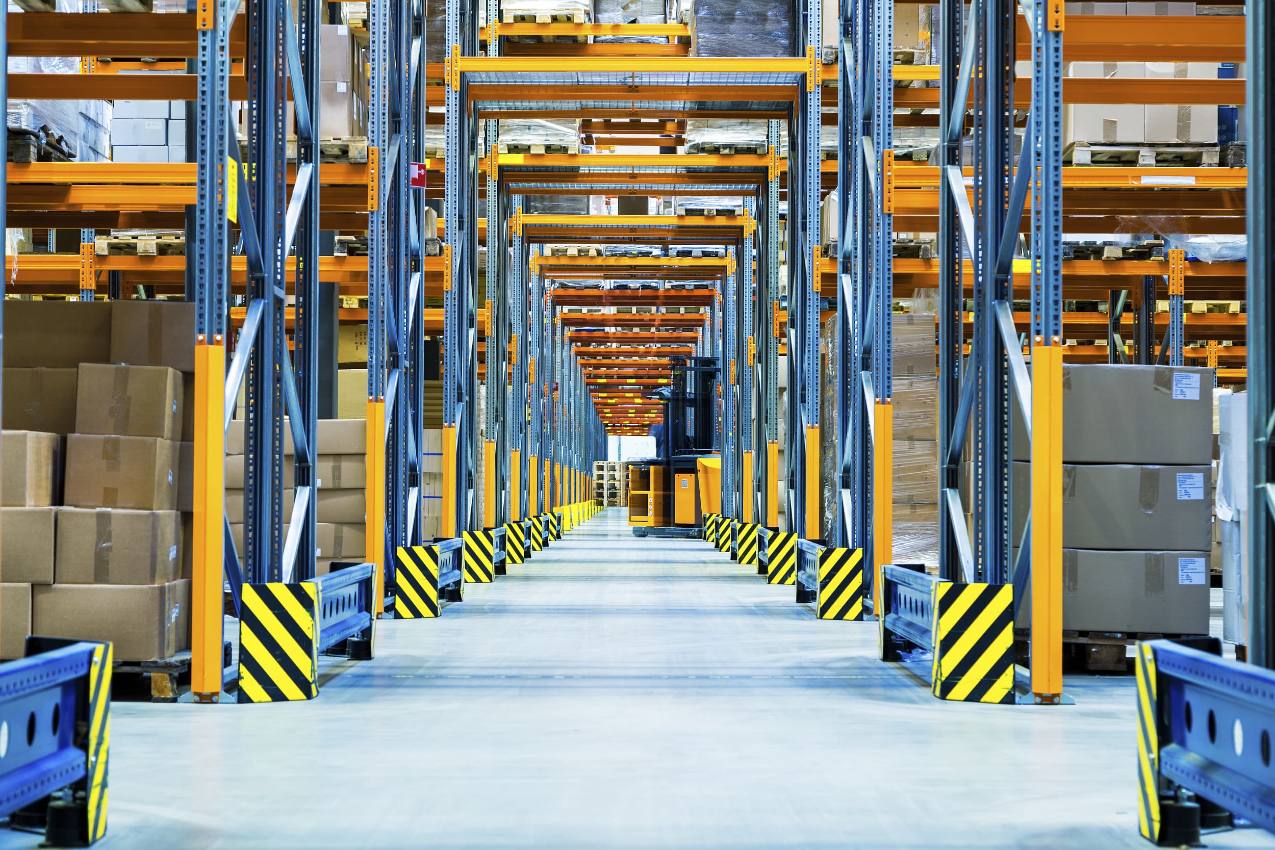 Customs services for warehousing
